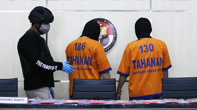 Karyawan di Surabaya Gelapkan 7 Kilogram Emas Batangan  - Bagian 3