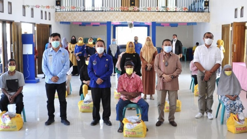 Pemprov Gorontalo Bagikan Bansos kepada 2.236 KPM di Bone Bolango