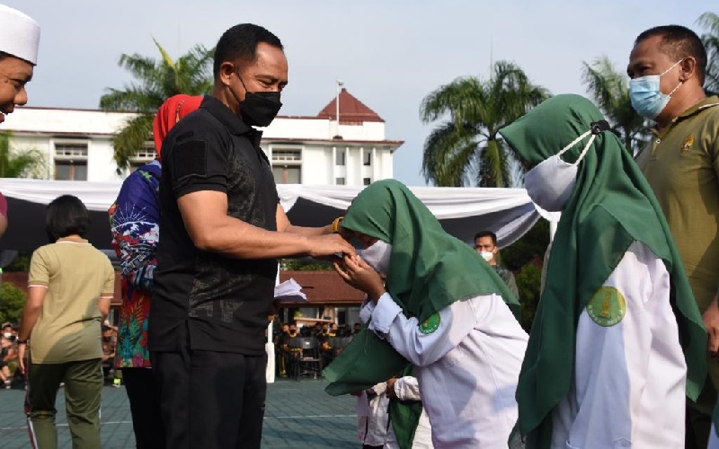 HUT ke-76 TNI, Kodam Siliwangi Gelar Syukuran dan Santuni 2.000 Santri