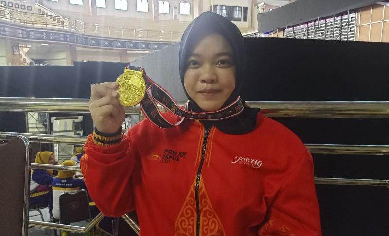 Sumbang Emas di PON Papua, Ini Ritual Khas Lifter Jateng Diah Ayu Setiap Hendak Angkat Barbel