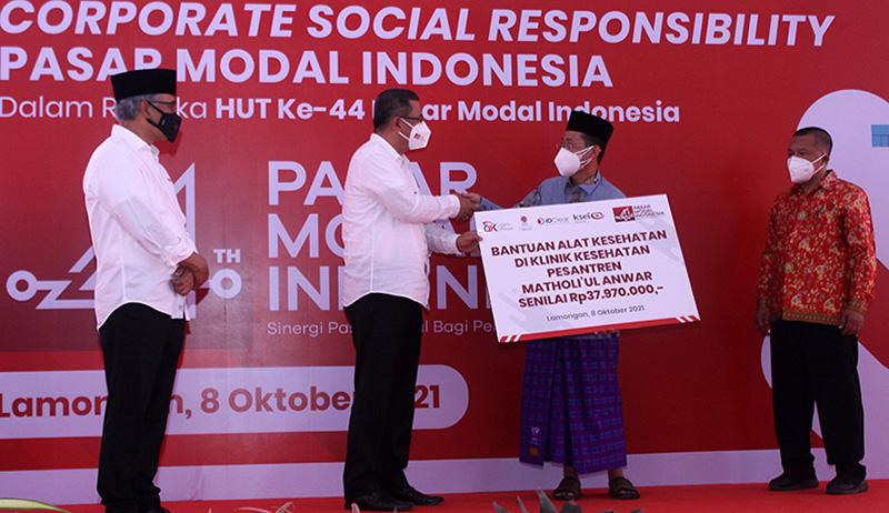 OJK Gelar Vaksinasi dan Bantuan Sosial untuk Warga Terdampak Pandemi di Lamongan - Bagian 2