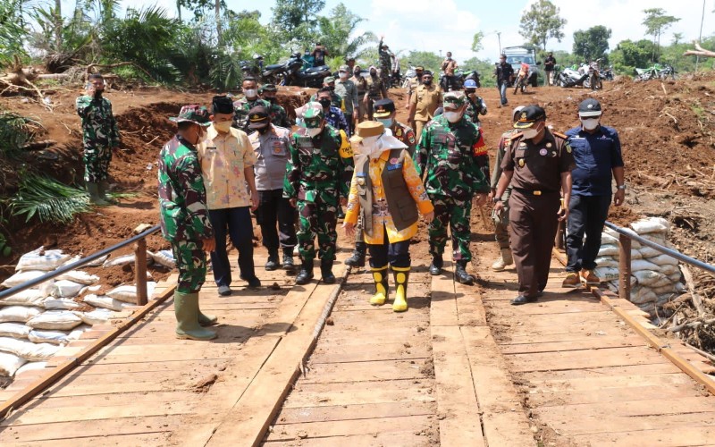 title Tim Wasev Mabes TNI Pantau Proses TMMD di Musi Rawas Tim Wasev Mabes TNI Pantau Proses TMMD di Musi Rawas