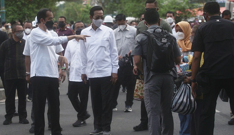 Kunjungi Malioboro, Presiden Jokowi Berikan Bantuan untuk Pedagang Kaki Lima - Bagian 3