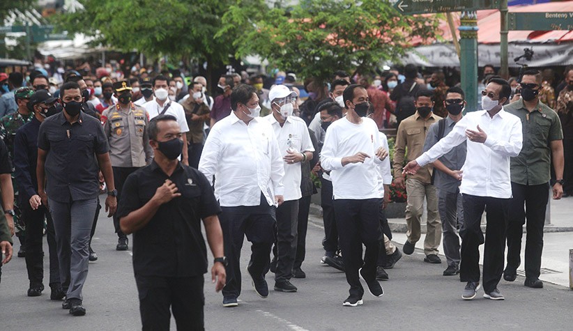 Kunjungi Malioboro, Presiden Jokowi Berikan Bantuan untuk Pedagang Kaki Lima - Bagian 2