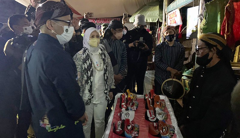 Bantu Seniman Topeng, Sandiaga Uno Buka Lapangan Kerja Berkelanjutan - Bagian 1