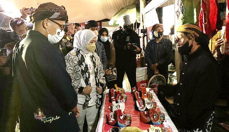 Bantu Seniman Topeng, Sandiaga Uno Buka Lapangan Kerja Berkelanjutan - Bagian 2