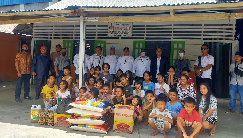 Perindo Nias Selatan Bagikan Sembako Gratis dan Fogging di Permukiman Warga