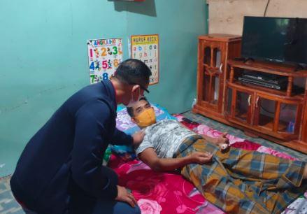 title Kapolres Enrekang Jenguk Anggota yang Kecelakaan saat Bertugas Amankan Vaksinasi Covid-19 Kapolres Enrekang Jenguk Anggota yang Kecelakaan saat Bertugas Amankan Vaksinasi Covid-19
