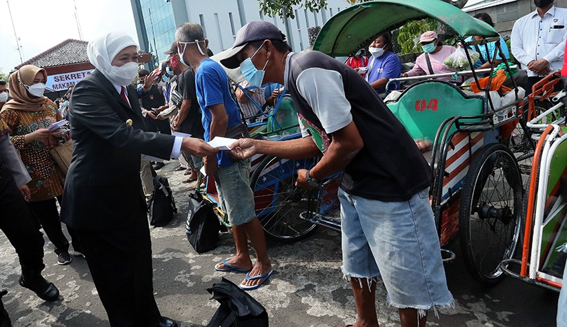 Jelang HUT ke-76 Jawa Timur, Gubernur Khofifah Ziarah ke Makam Presiden Soekarno - Bagian 2