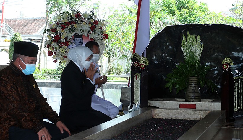 Jelang HUT ke-76 Jawa Timur, Gubernur Khofifah Ziarah ke Makam Presiden Soekarno - Bagian 1