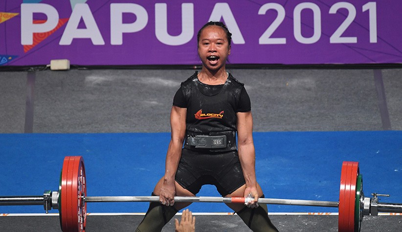 Momen Lifter Jabar Susi Susanti Pecahkan Rekor Asia Angkat Berat - Bagian 1