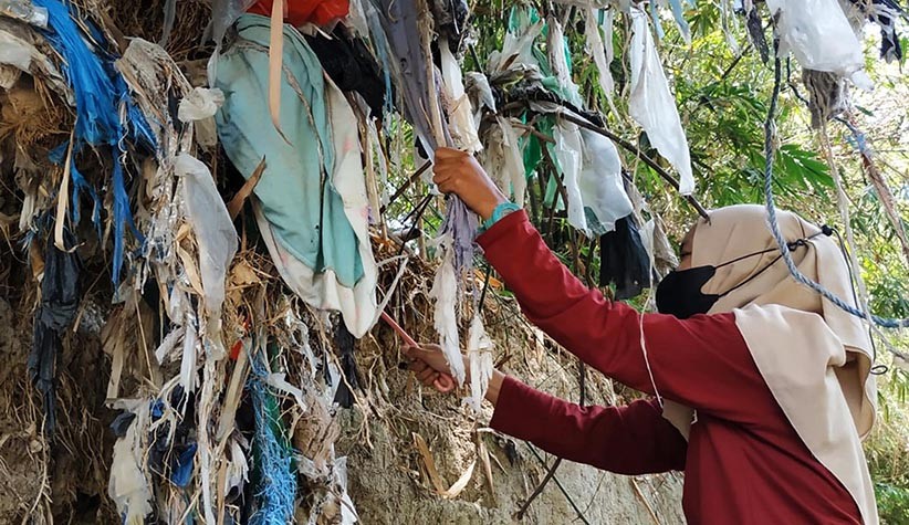 Tak Hanya Plastik, Sungai di Pasuruan Ini Tercemar Celana Dalam hingga Bra - Bagian 1