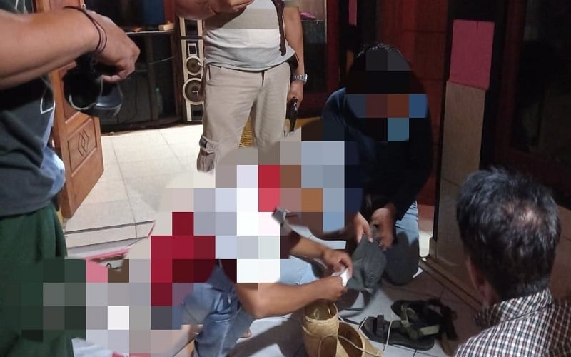 Tangkap Kakek Pengedar Narkoba, Polisi Malah Dilempari Batu hingga Luka Robek