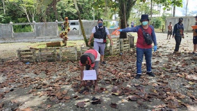 title Polisi Reposisi Kerusuhan di Yahukimo Papua, Hotel Dibakar Gereja Dirusak Polisi Reposisi Kerusuhan di Yahukimo Papua, Hotel Dibakar Gereja Dirusak