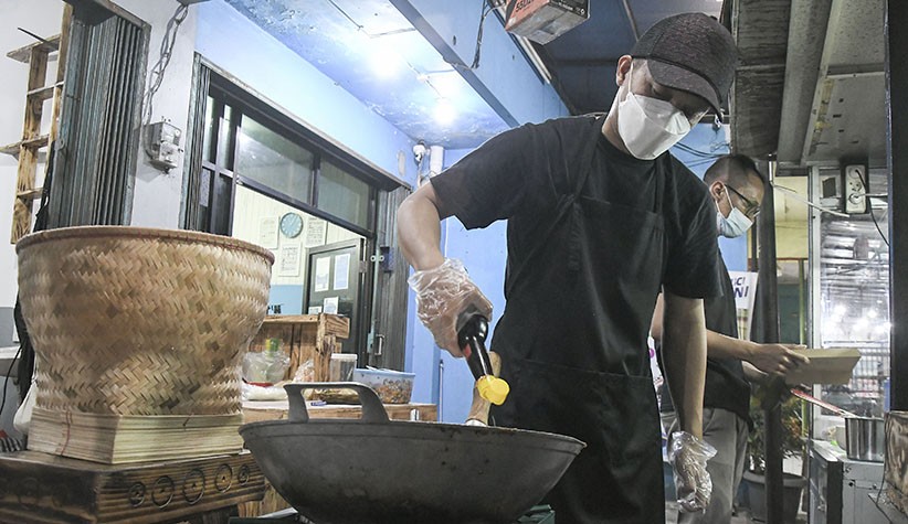 Potret Mantan Penyidik KPK Beralih Profesi Jadi Tukang Nasi Goreng - Bagian 1