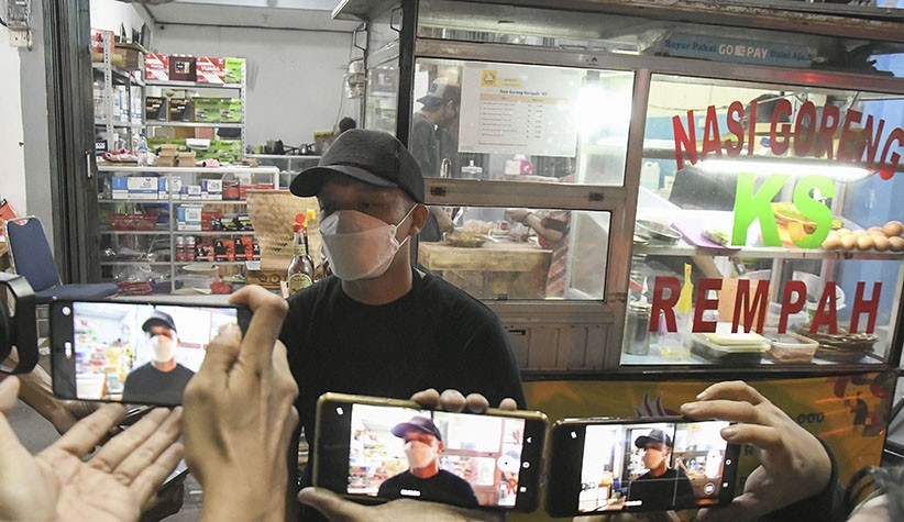 Potret Mantan Penyidik KPK Beralih Profesi Jadi Tukang Nasi Goreng - Bagian 3