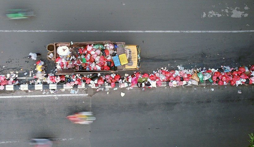 Jangan Ditiru, Warga Buang Sampah Sembarangan di Tengah Jalan Ciledug Sejak 2010 - Bagian 4