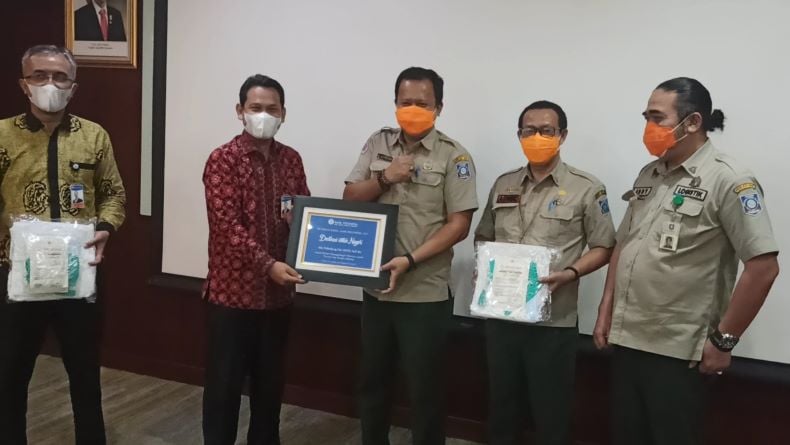 Upaya Pemulihan Ekonomi, BI Babel Sumbang 1.000 APD ke Satgas Covid-19