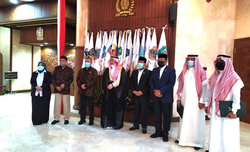 Bertemu Pimpinan DPRD Jatim, Dubes Arab Saudi Janji Segera Buka Umrah dan Haji 
