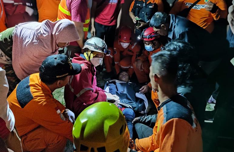 Asmara Berujung Percobaan Bunuh Diri, Pemuda Ini Nekat Panjat Tower Setinggi 20 Meter