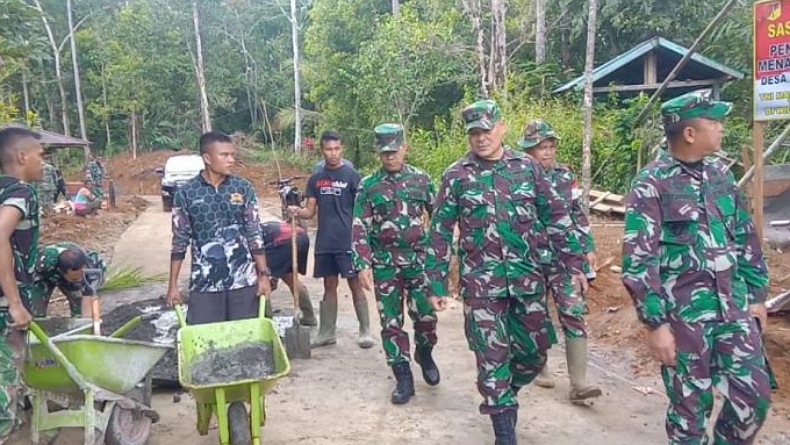 Aster Kasdam XIII Merdeka Tinjau Pelaksanaan TMMD Ke-112 Sangihe, Ini Pesan yang Disampaikan
