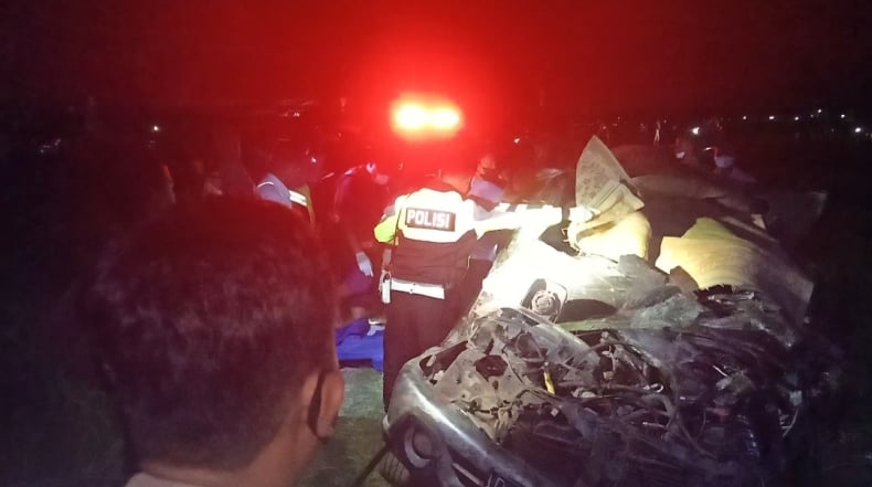 Mobil Tertabrak KA Gajayana di Sragen, 2 Tewas 