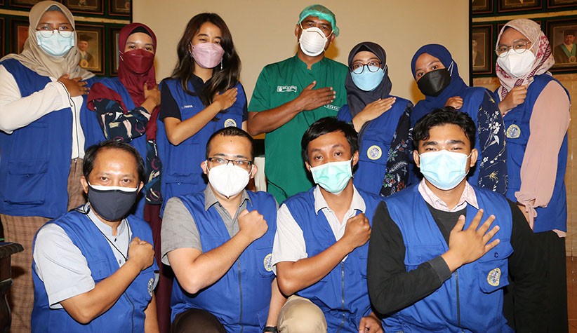 RS Terapung Ksatria Airlangga Sukses Arungi 12 Pulau di Madura - Bagian 2