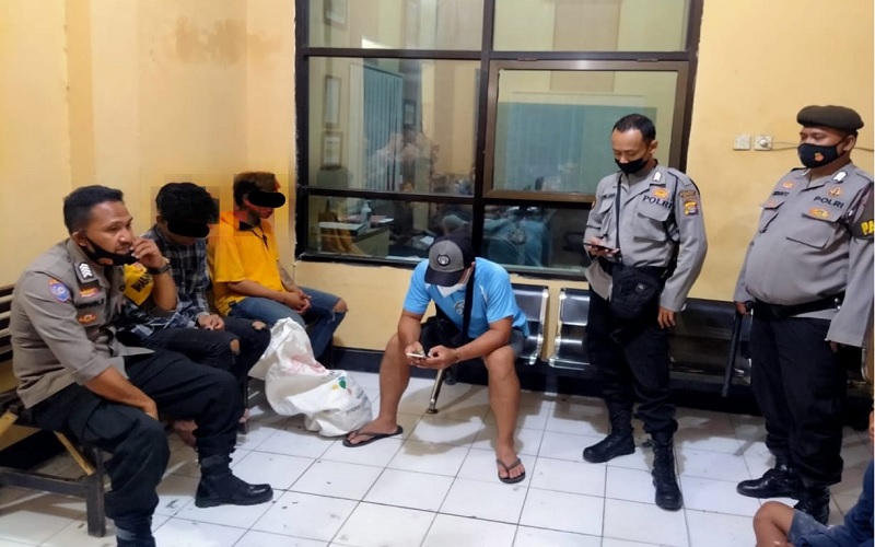 Dua Pencuri Ayam di Sumbawa Babak Belur Dihajar Warga, Selamat usai Dibawa ke Polisi