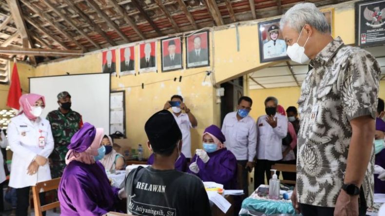 Ganjar Pantau Percepatan Vaksinasi Covid-19 di Grobogan 