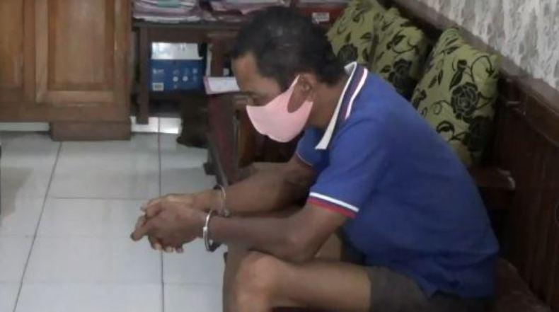 Diduga Cemburu, Kakek 3 Cucu Bacok Istri dengan Sabit 