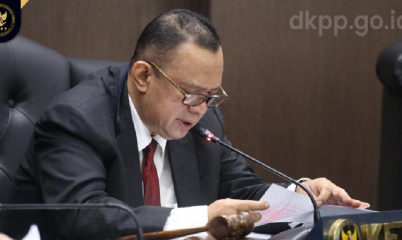 2 Anggota KPU Sabu Raijua Diberhentikan, Buntut Loloskan WNA Jadi Calon Bupati