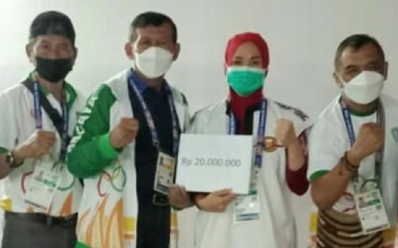 Atlet Cantik Tarung Derajat Kalbar Dapat Bonus Rp20 Juta usai Raih Medali Emas PON Papua