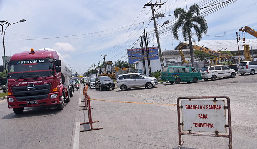 BBM Langka, Kendaraan Antre Panjang di SPBU Kota Medan - Bagian 2