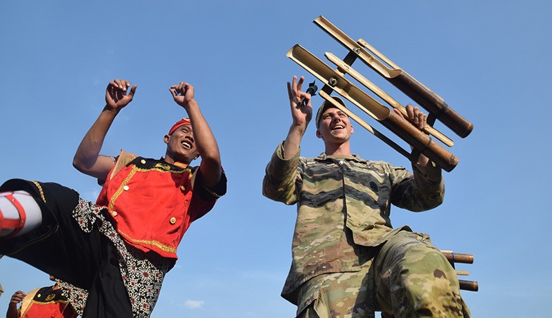 Tentara AS Takjub Disuguhi Ragam Kesenian Indonesia hingga Aksi Prajurit Raider - Bagian 3