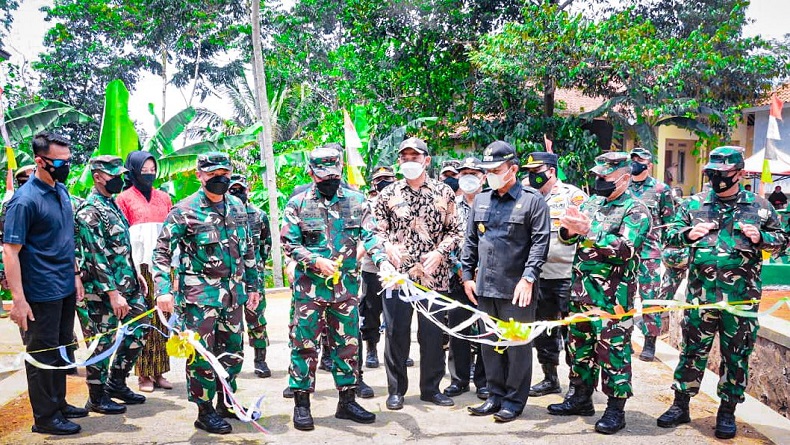 title Tutup TMMD di Majalengka, Pangdam Siliwangi: Ini Wujud Sinergi Membangun Negeri Tutup TMMD di Majalengka, Pangdam Siliwangi: Ini Wujud Sinergi Membangun Negeri