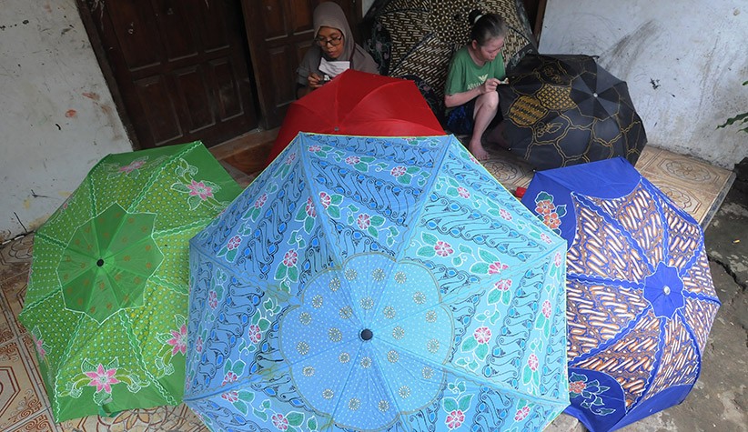 Kerajinan Payung Motif Batik Dijual Rp200.000-Rp350.000 - Bagian 2