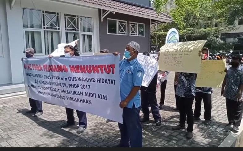  Karyawan dan Pensiunan Demo Tuntut Dirut PDAM Kabupaten Semarang Mundur, Ada Apa?