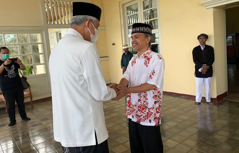  Momen Ganjar Menikmati Kopi Rempah dan Jejak Soekarno di Kesultanan Ternate 