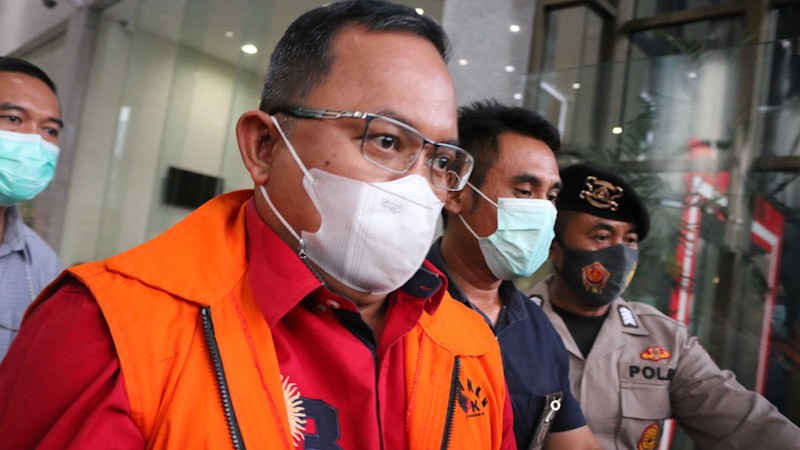 Penampakan Bupati Muba Dodi Reza Alex Noerdin Diborgol Pakai Rompi Tahanan KPK - Bagian 3