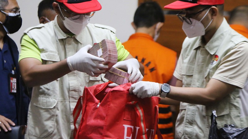 KPK Pamer Tumpukan Uang Miliaran Rupiah Hasil OTT Bupati Musi Banyuasin - Bagian 3