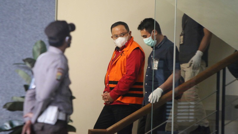 Penampakan Bupati Muba Dodi Reza Alex Noerdin Diborgol Pakai Rompi Tahanan KPK - Bagian 2