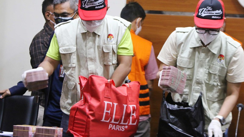 KPK Pamer Tumpukan Uang Miliaran Rupiah Hasil OTT Bupati Musi Banyuasin - Bagian 4