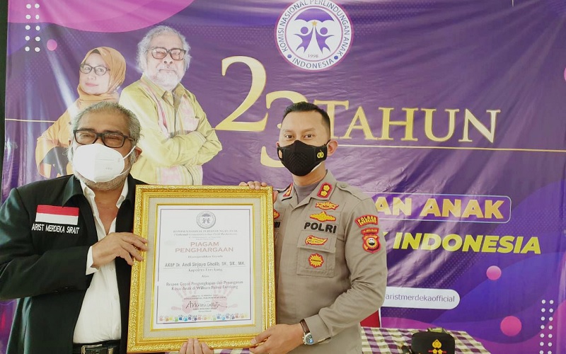 Respons Cepat dan Inovatif, Kapolres Enrekang Terima 2 Piagam Penghargaan