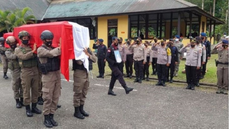title 2 Anggota Brimob Gugur dalam Kecelakaan di Mimika, Tabrak Bus saat Hujan 2 Anggota Brimob Gugur dalam Kecelakaan di Mimika, Tabrak Bus saat Hujan