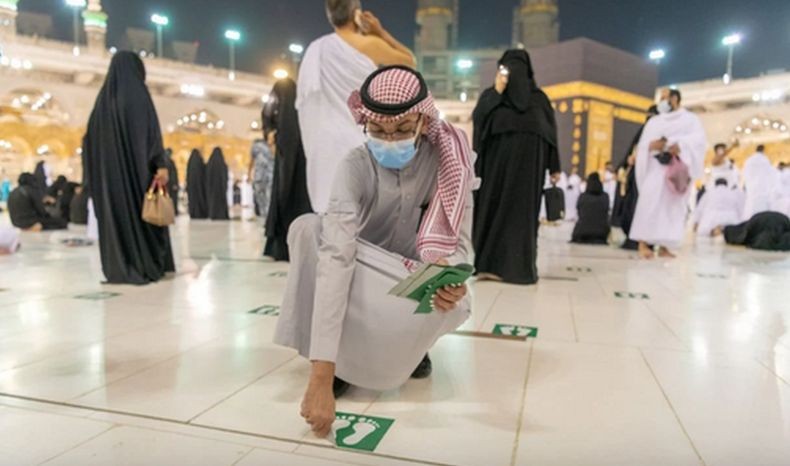 Masjidil Haram Dibuka dalam Kapasitas Penuh Hari Ini, Shaf Sholat