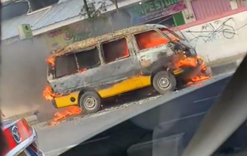 Diduga Korsleting Listrik, Mobil Terbakar di Jalan Semarang-Solo, 3 Penumpang Luka Bakar