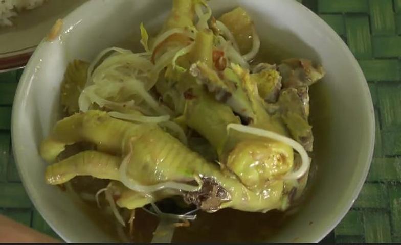 title Nikmatnya Sensasi Soto Ranjau di Demak, Semangkok Berisi Ceker, Sayap dan Kepala Ayam Nikmatnya Sensasi Soto Ranjau di Demak, Semangkok Berisi Ceker, Sayap dan Kepala Ayam