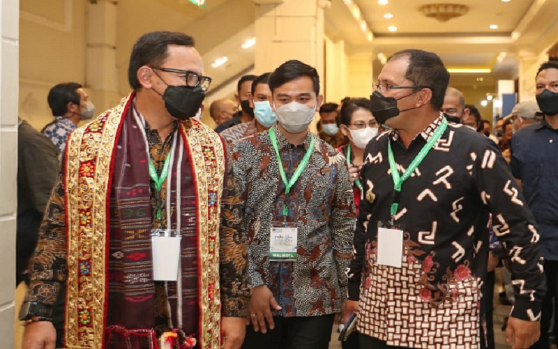 Tinjau Booth Makassar, Bima Arya-Gibran: Luar Biasa Persembahan Sang Inovator