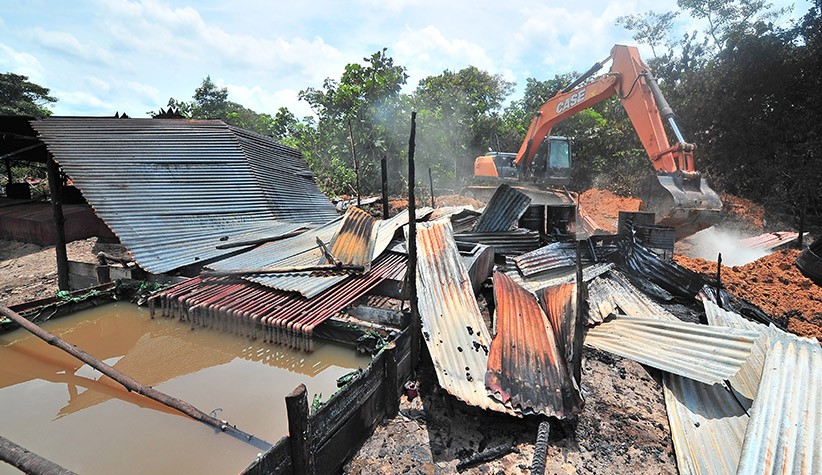 Tempat Penyulingan Minyak Mentah Ilegal Dirobohkan Aparat - Bagian 2