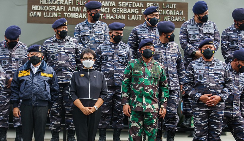 Panglima TNI dan 2 Menteri Terima Brevet Kehormatan Hidro-Oseanografi TNI AL - Bagian 2